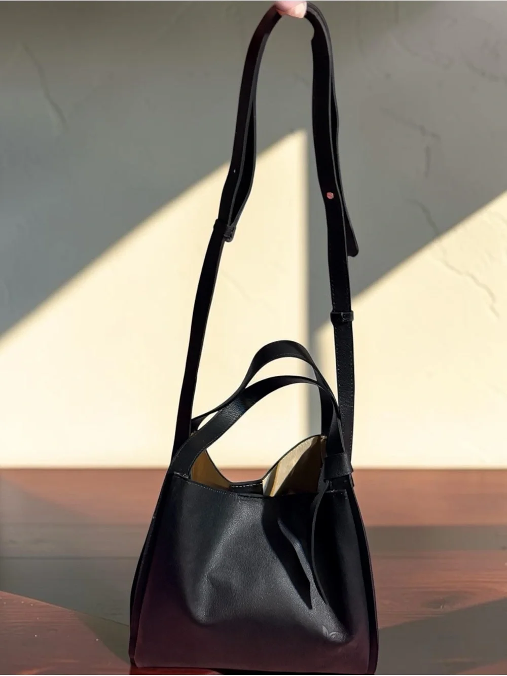 Classic Black Leather Shoulder Bag - Elegant Everyday Tote